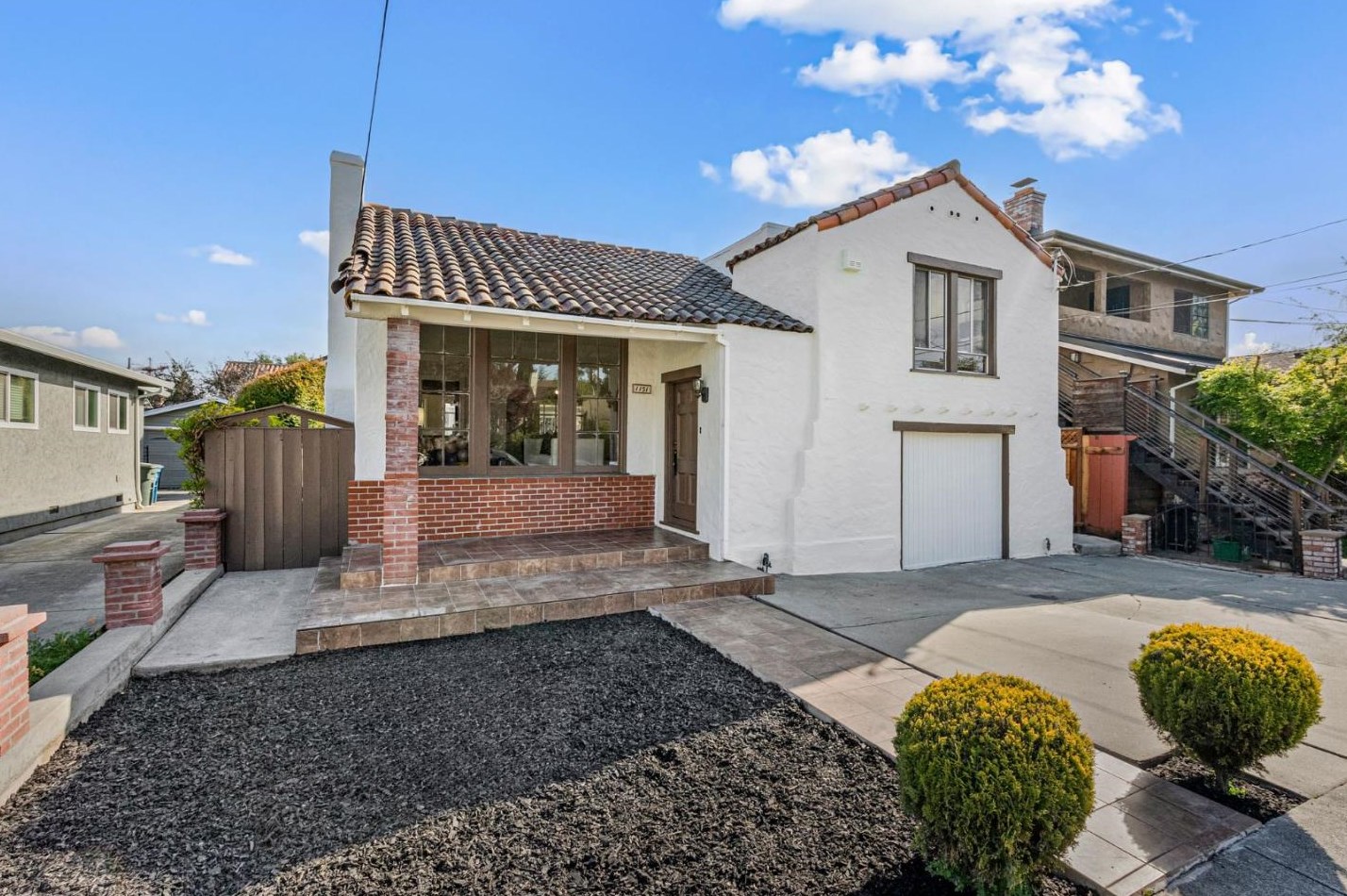 1151 Cleveland St, Redwood City CA  94061-2234 exterior