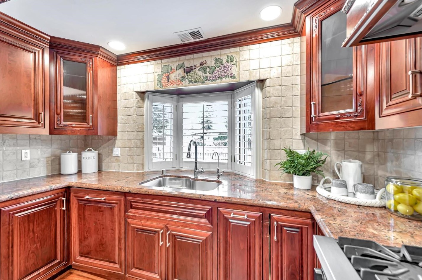 1623 Fallen Leaf Ln, Los Altos CA  94024-6212 exterior