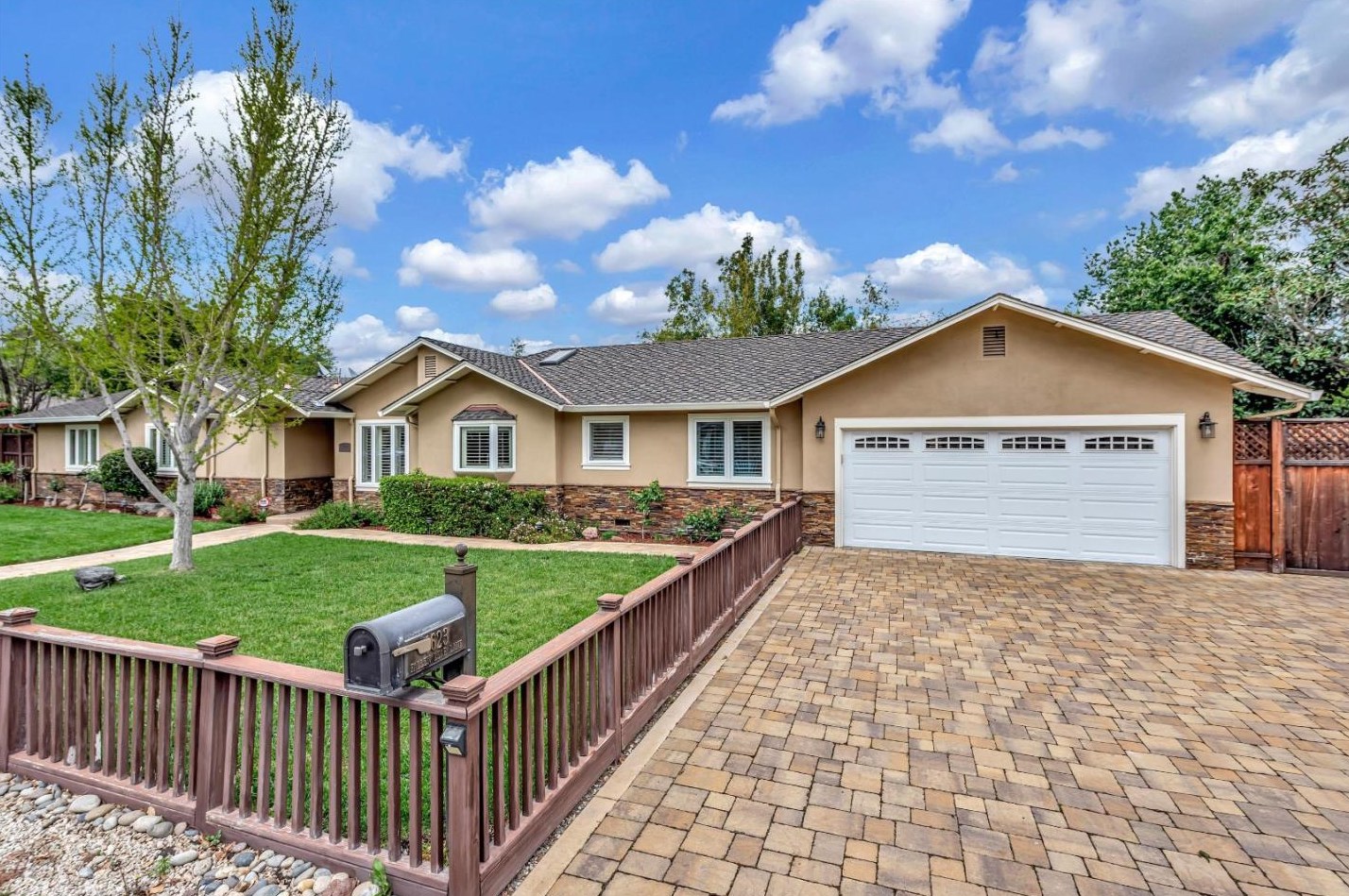 1623 Fallen Leaf Ln, Los Altos CA  94024-6212 exterior