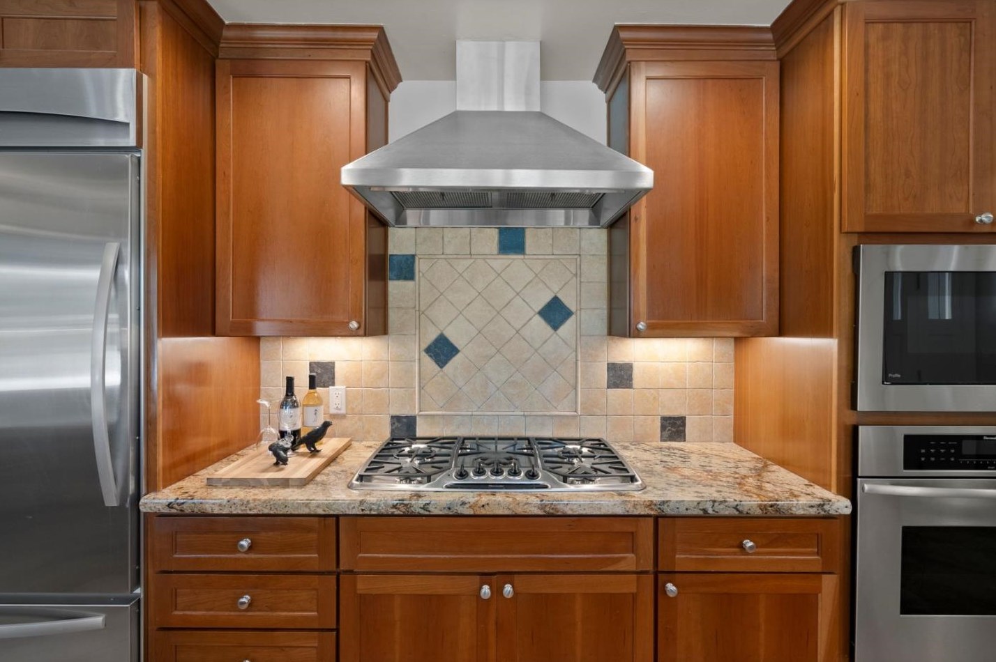 20392 Manoa Ct, Saratoga CA  95070-4909 exterior