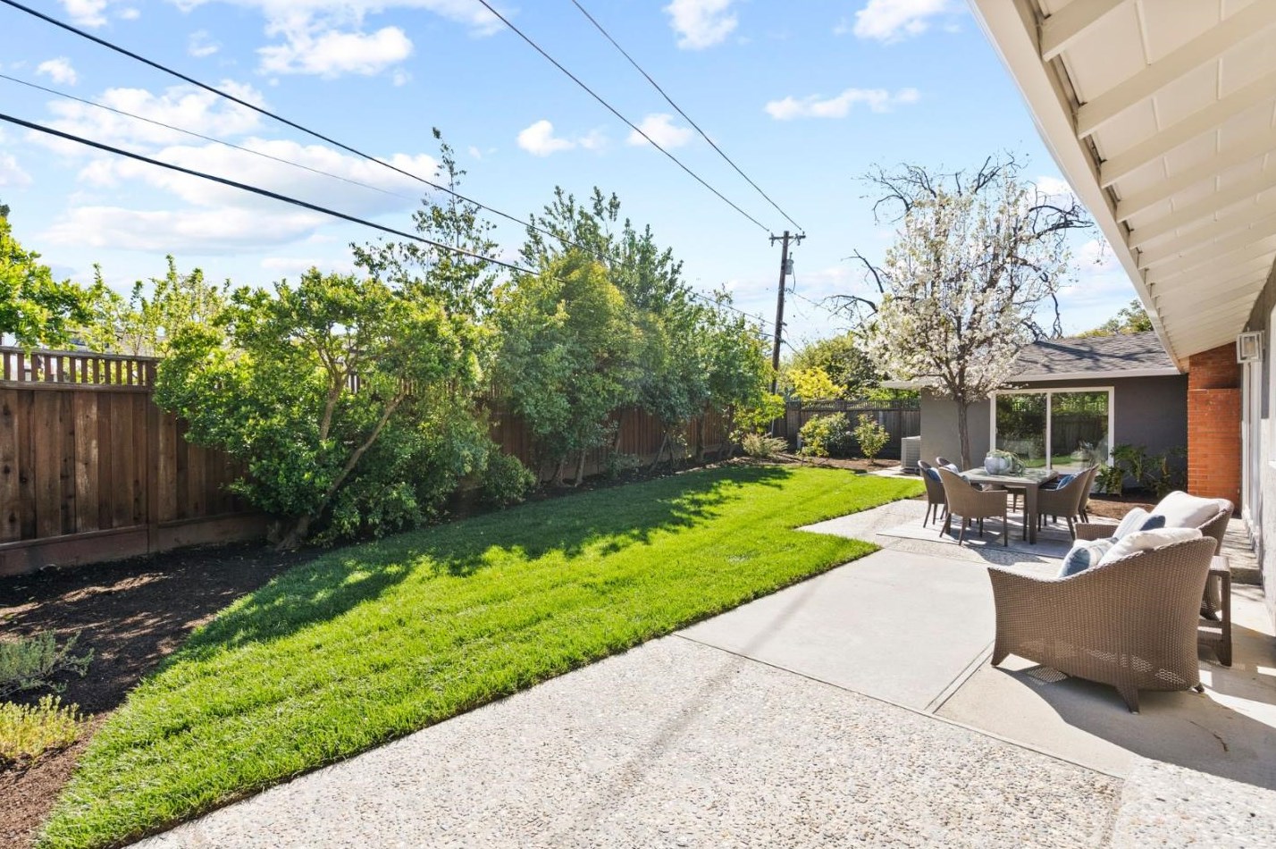 20392 Manoa Ct, Saratoga CA  95070-4909 exterior