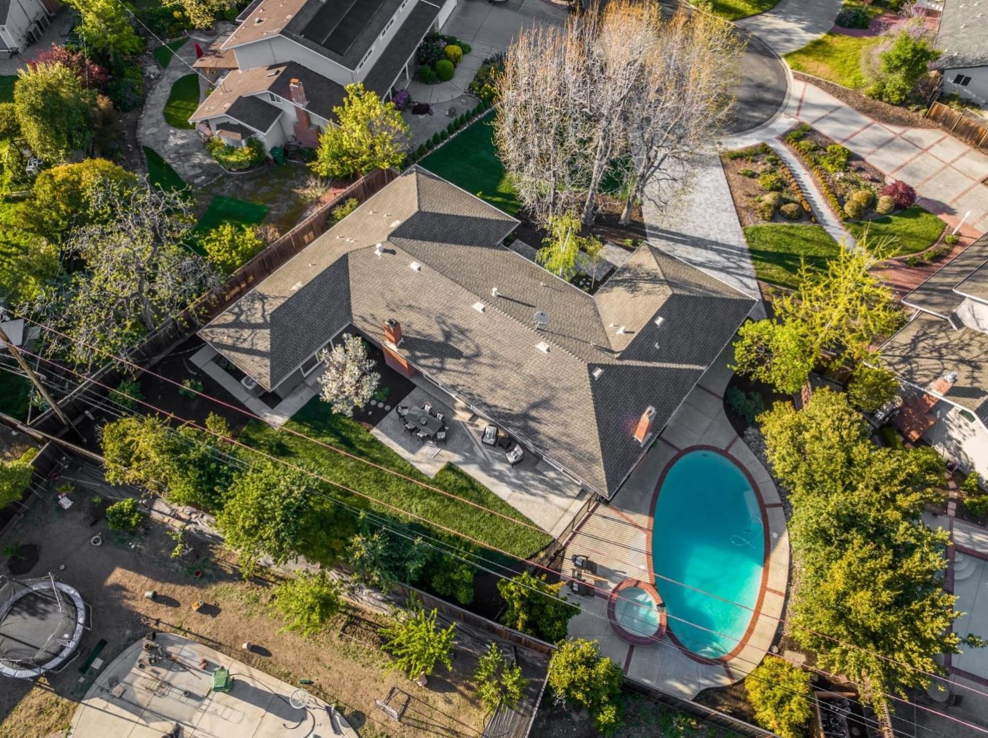 20392 Manoa Ct, Saratoga CA  95070-4909 exterior