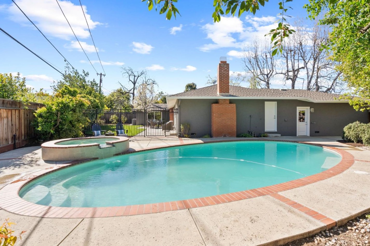 20392 Manoa Ct, Saratoga CA  95070-4909 exterior