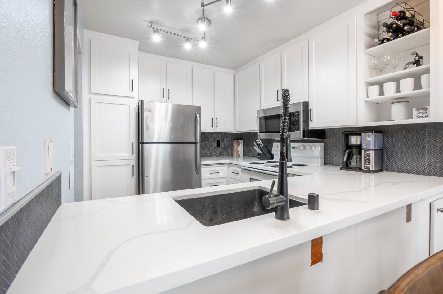 137 La Crosse Dr, Morgan Hill CA  95037-5628 exterior