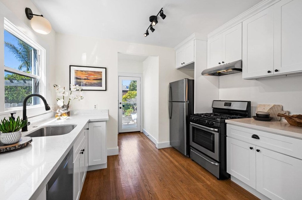 1220 Peralta Ave, Berkeley CA  94706-2406 exterior