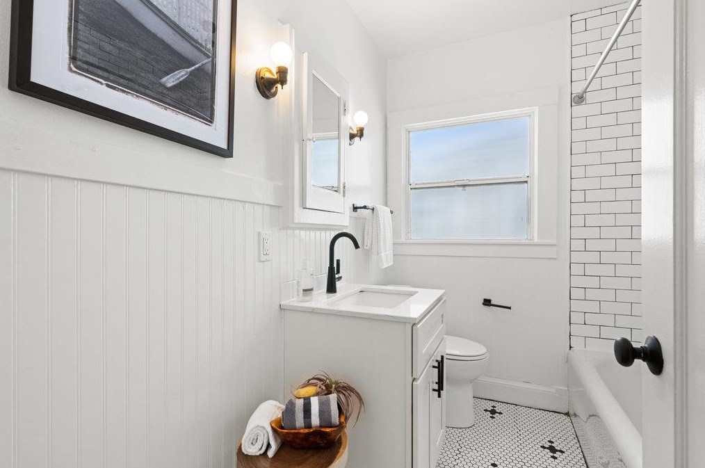 1220 Peralta Ave, Berkeley CA  94706-2406 exterior