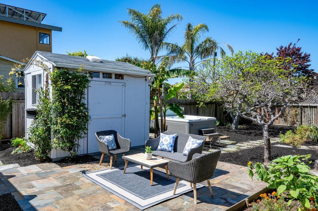 1220 Peralta Ave, Berkeley CA  94706-2406 exterior