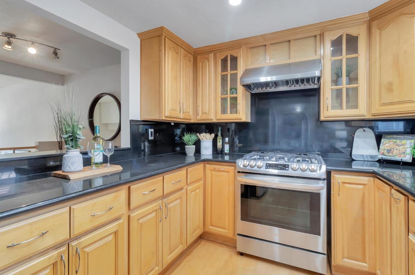 7 Court Ln, San Mateo CA  94404-2133 exterior