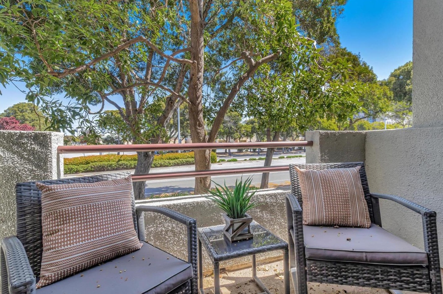7 Court Ln, San Mateo CA  94404-2133 exterior