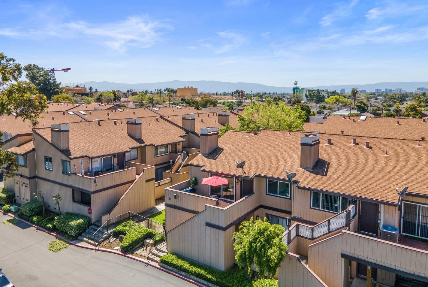 127 Silcreek Dr, San Jose CA  95116-7012 exterior