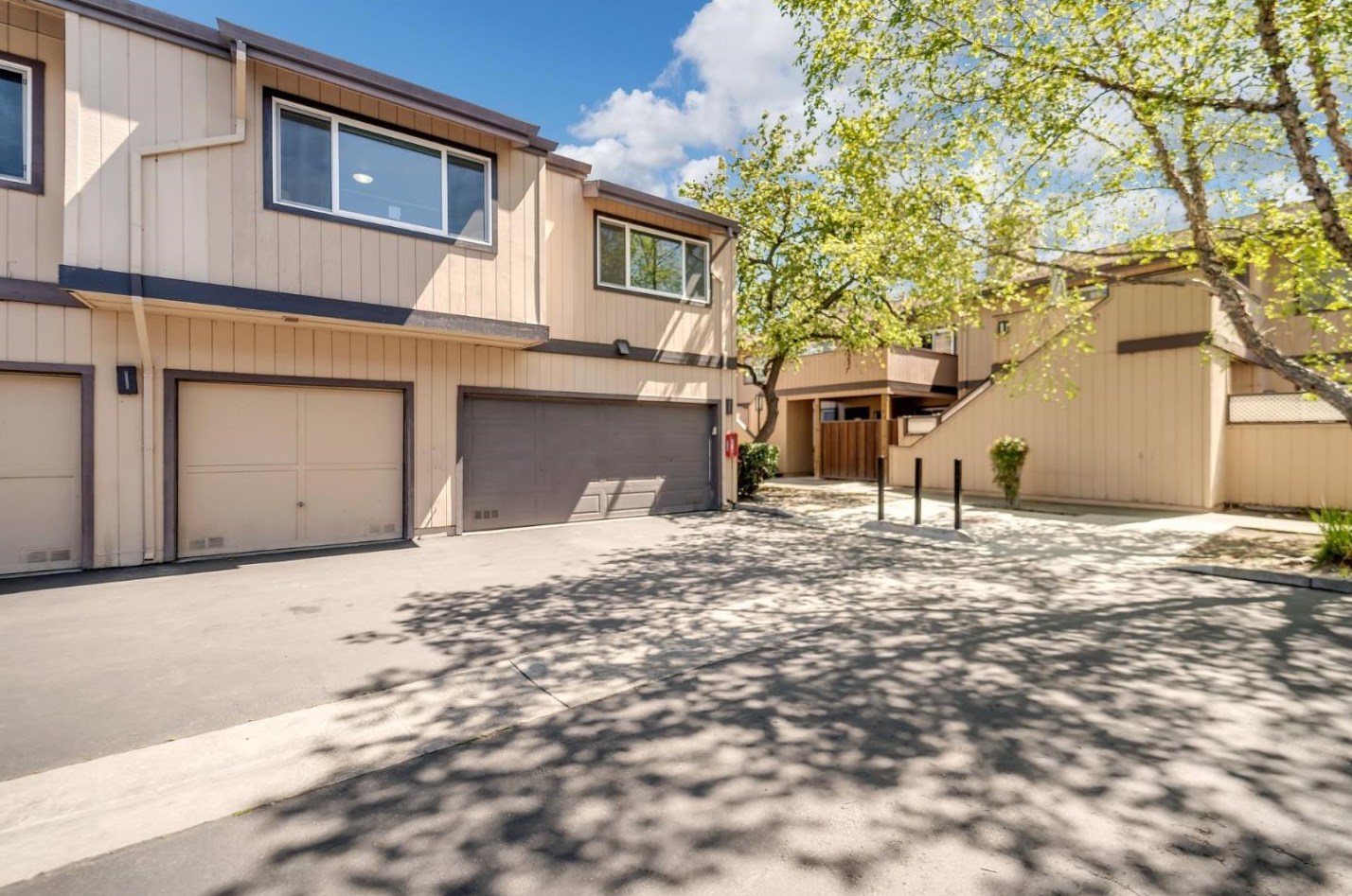 127 Silcreek Dr, San Jose CA  95116-7012 exterior