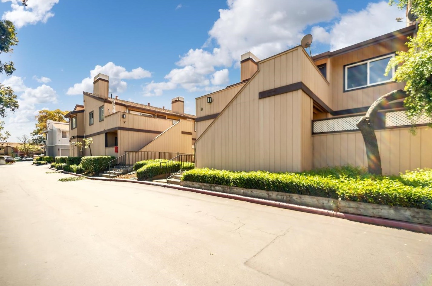 127 Silcreek Dr, San Jose CA  95116-7012 exterior