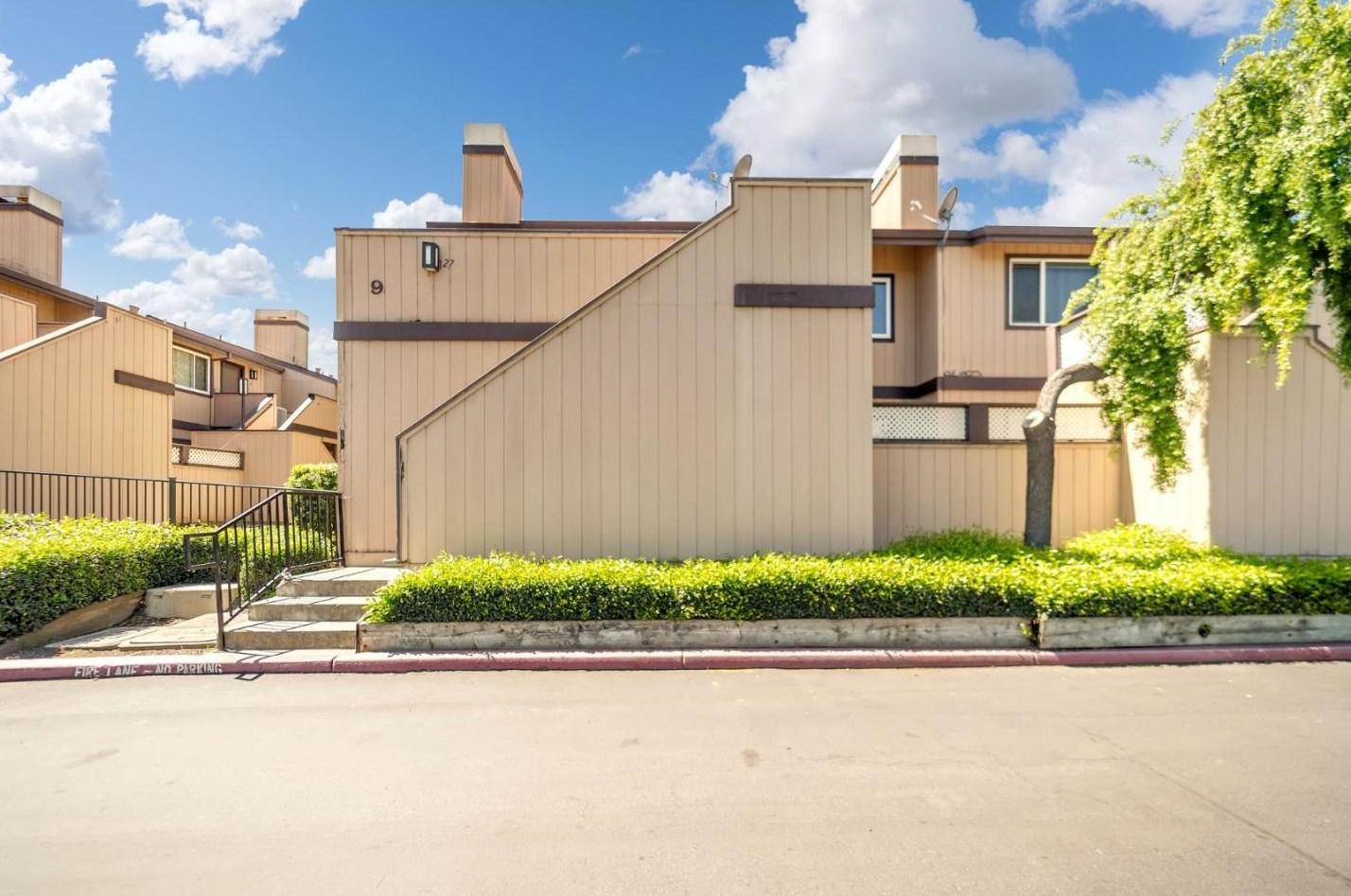 127 Silcreek Dr, San Jose CA  95116-7012 exterior