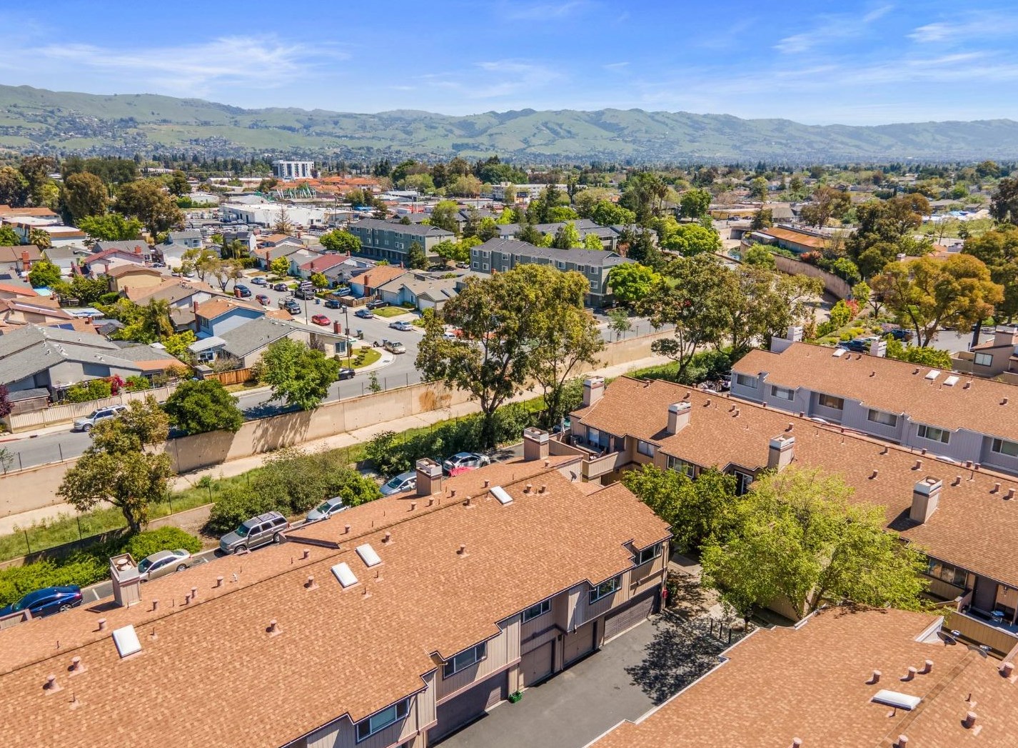 127 Silcreek Dr, San Jose CA  95116-7012 exterior