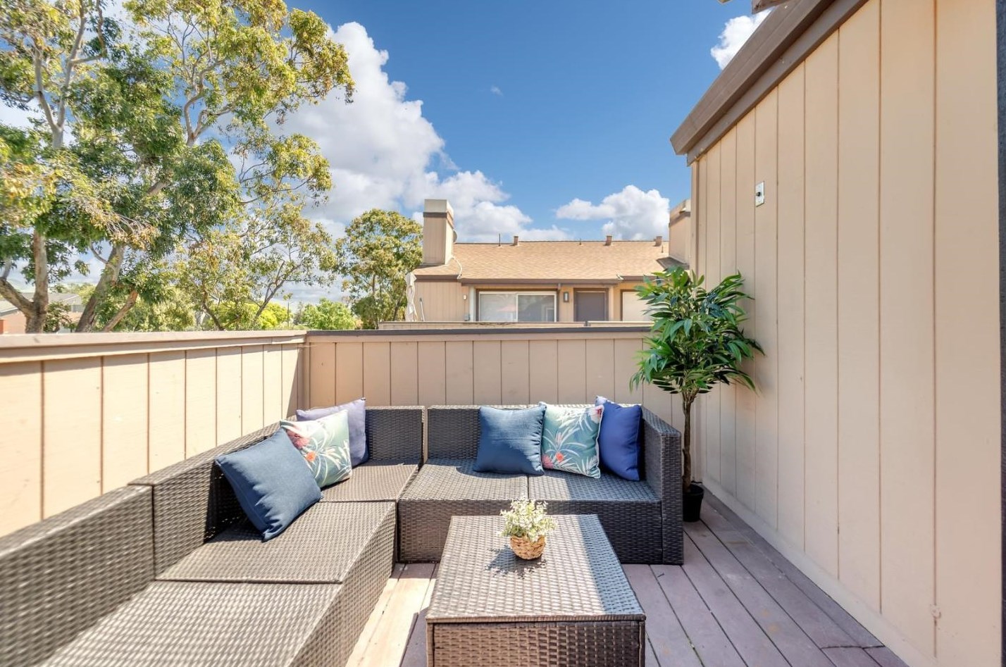 127 Silcreek Dr, San Jose CA  95116-7012 exterior