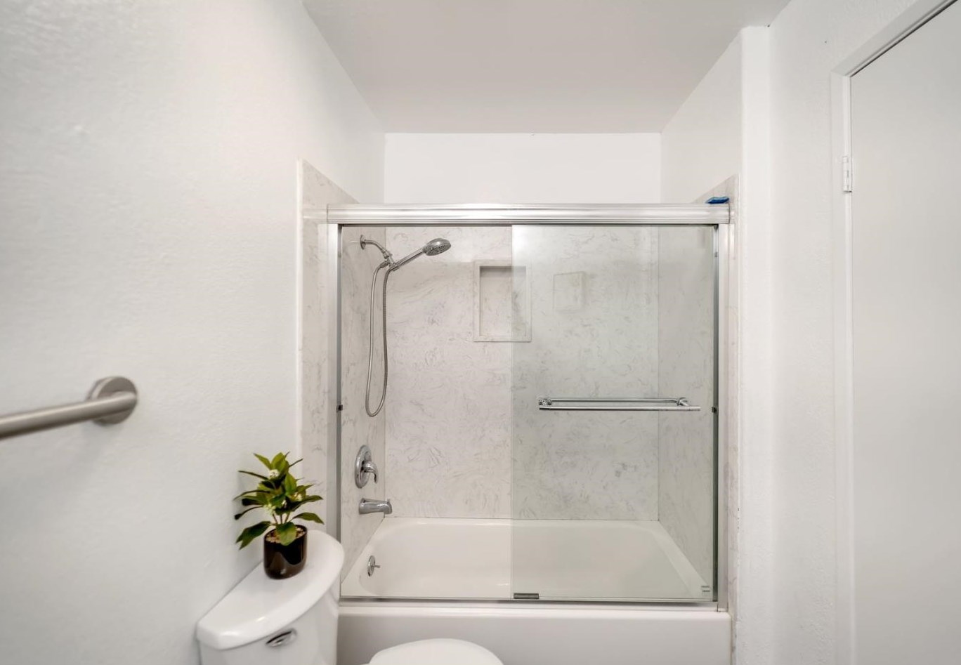 127 Silcreek Dr, San Jose CA  95116-7012 exterior