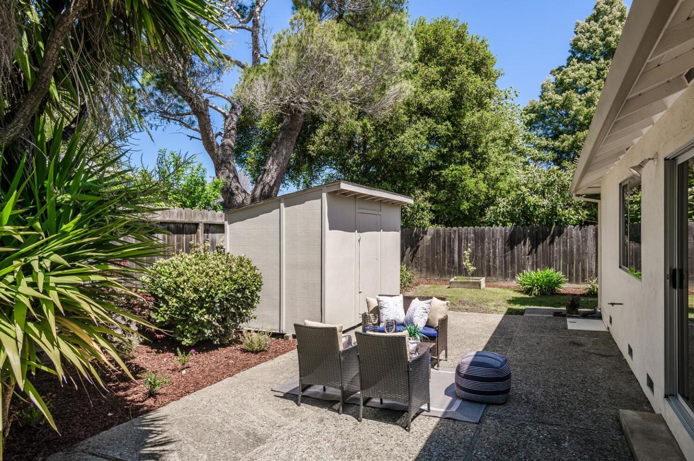 1812 Belburn Dr, Belmont CA  94002-1816 exterior