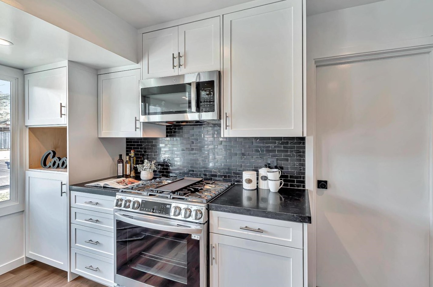 1277 Crestwood Dr, South San Francisco CA  94080-1324 exterior