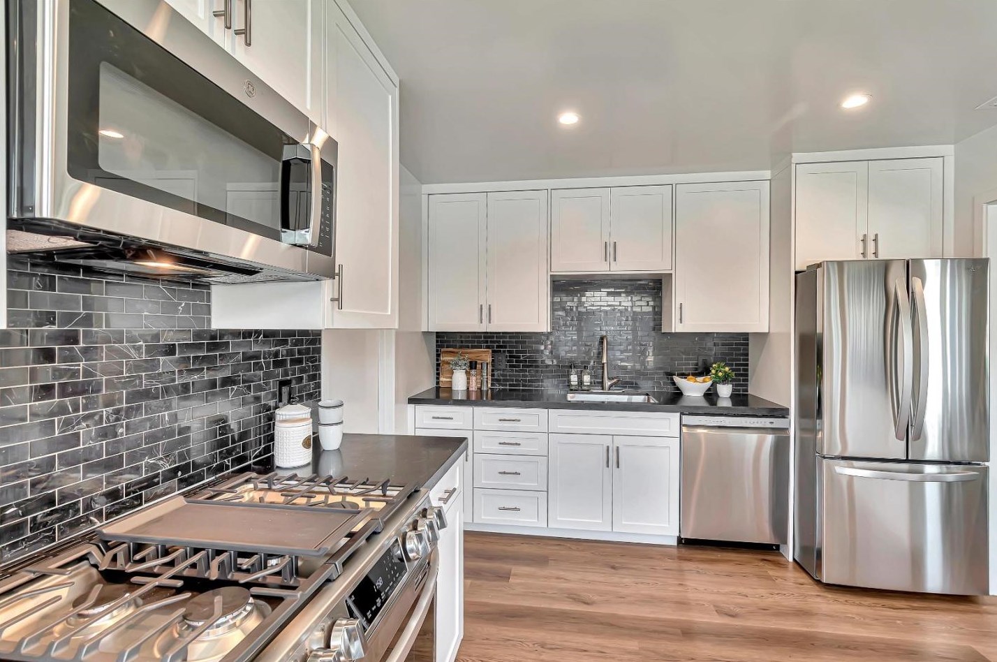 1277 Crestwood Dr, South San Francisco CA  94080-1324 exterior