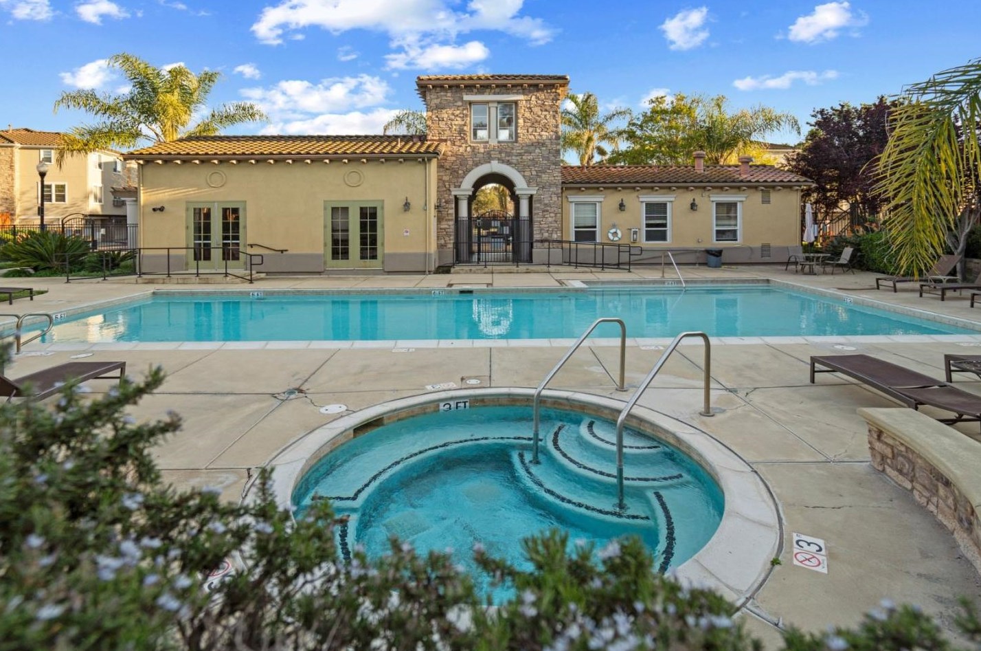 361 Vista Roma Way, San Jose CA  95136-4451 exterior