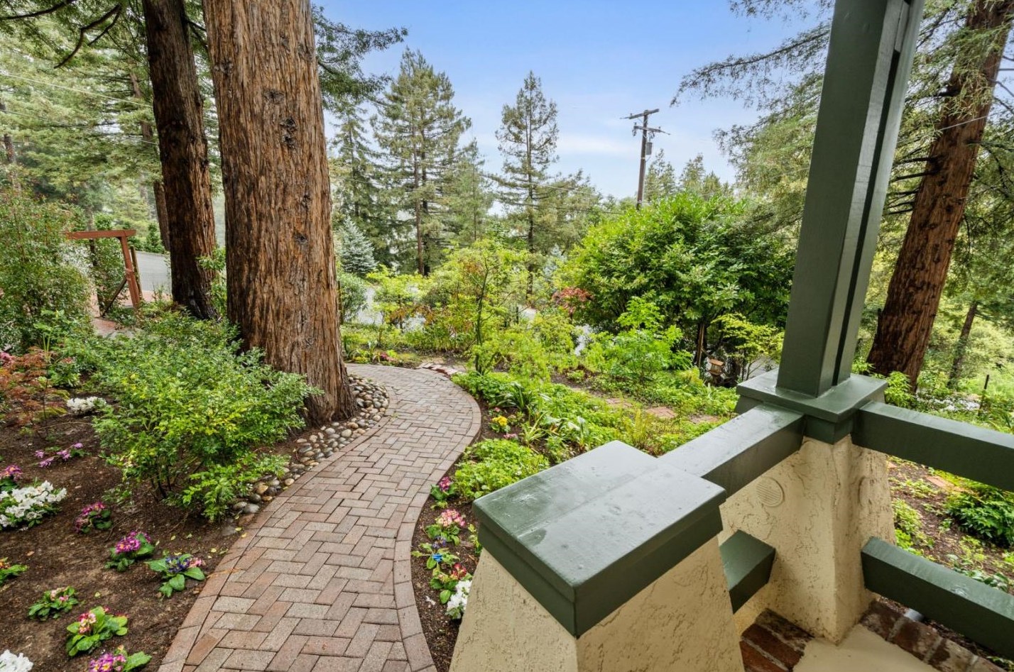 555 Smt Spg Rd, Redwood City CA  94062-4251 exterior