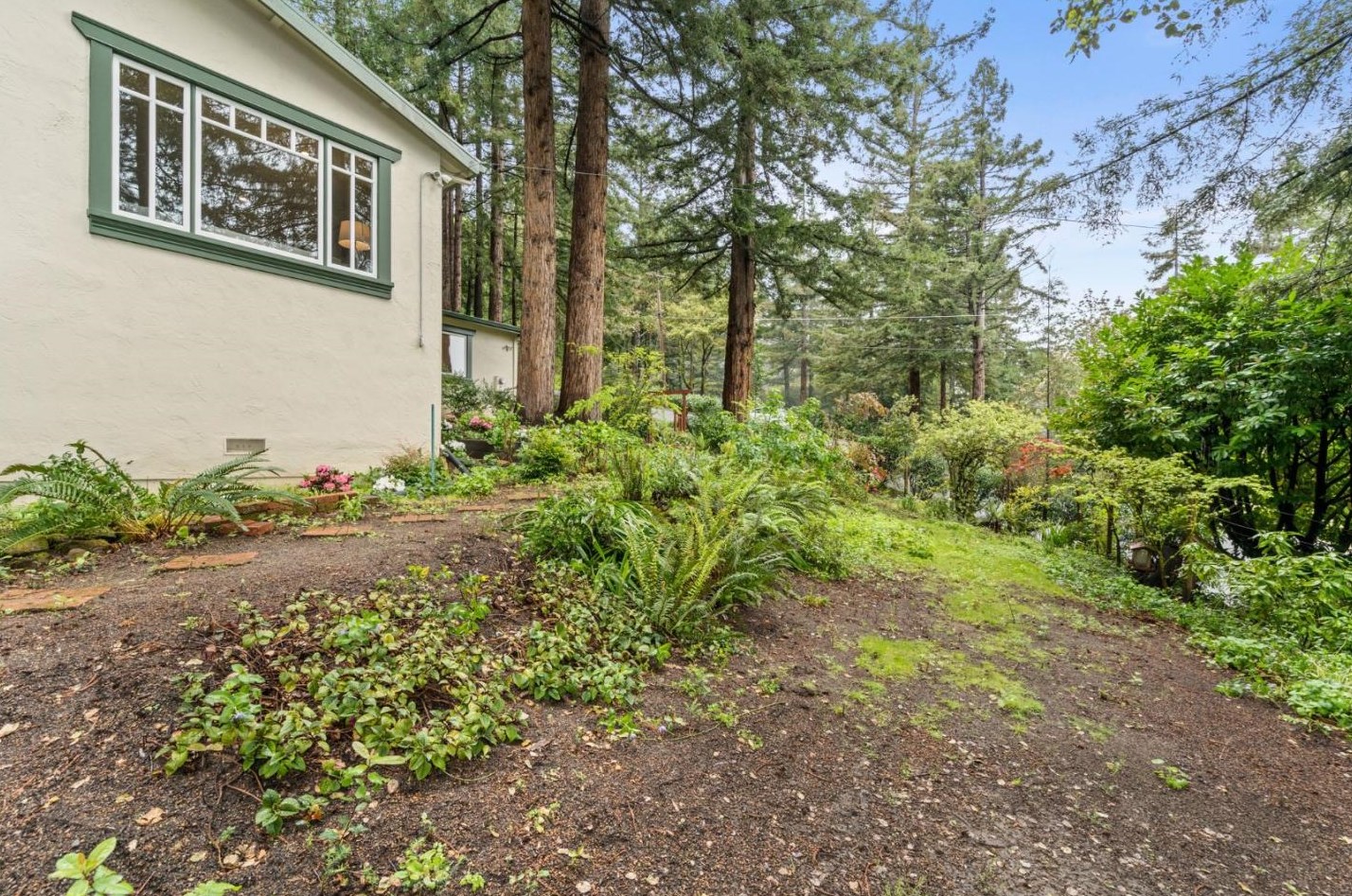 555 Smt Spg Rd, Redwood City CA  94062-4251 exterior