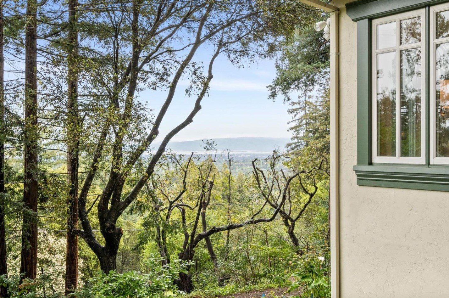 555 Smt Spg Rd, Redwood City CA  94062-4251 exterior