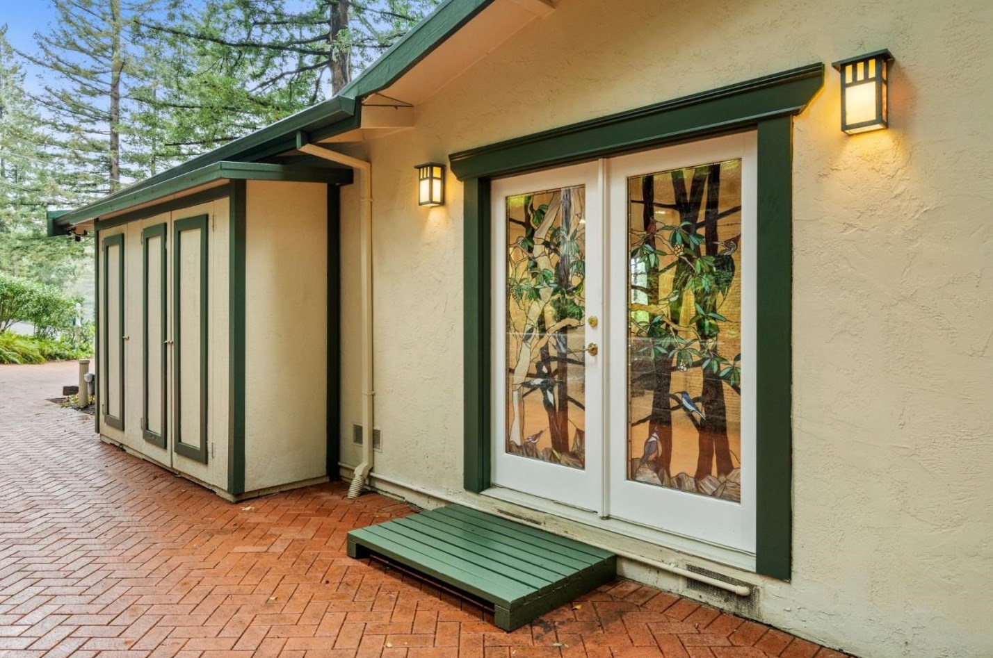 555 Smt Spg Rd, Redwood City CA  94062-4251 exterior