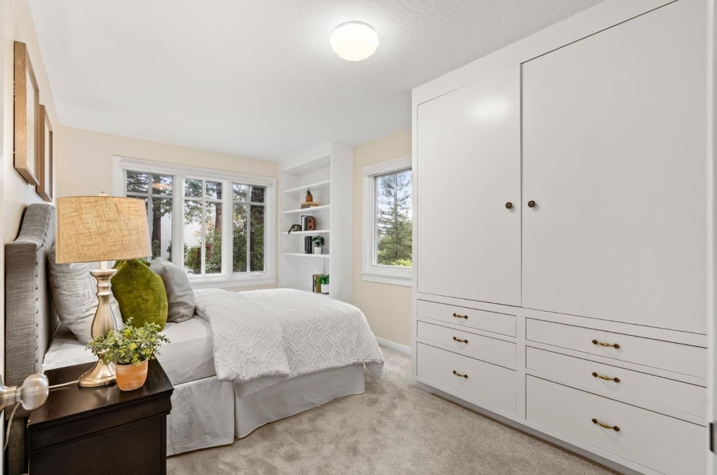555 Smt Spg Rd, Redwood City CA  94062-4251 exterior