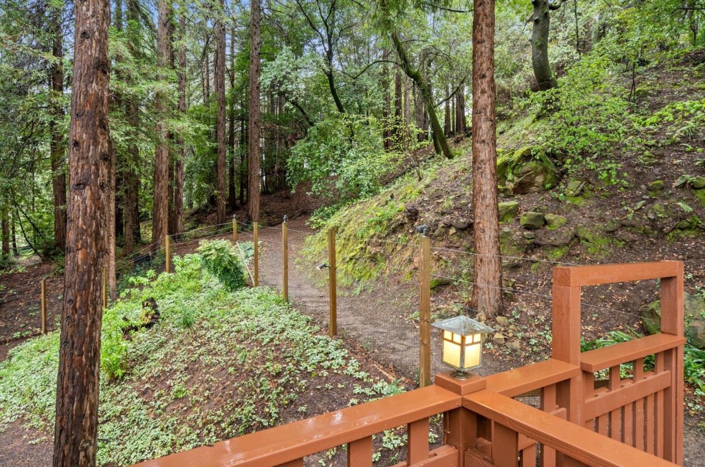 555 Smt Spg Rd, Redwood City CA  94062-4251 exterior