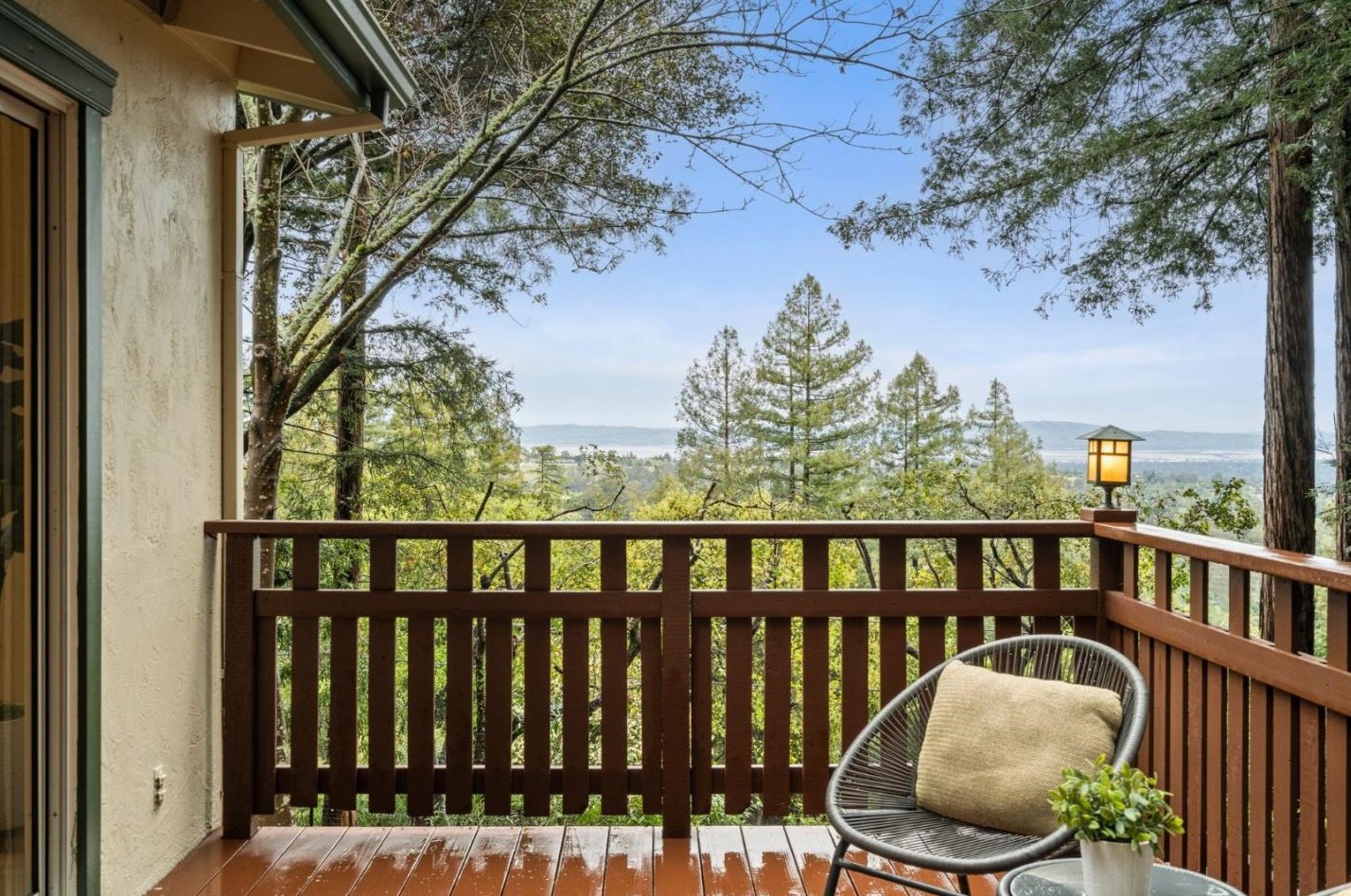 555 Smt Spg Rd, Redwood City CA  94062-4251 exterior