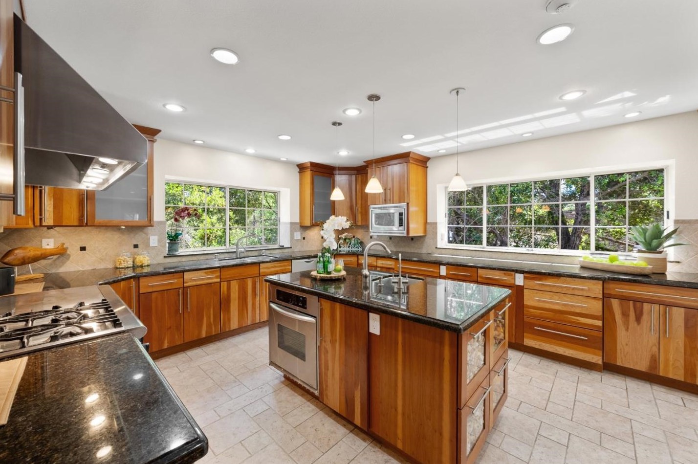 21720 Villa Oaks Ln, Saratoga CA  95070-9741 exterior