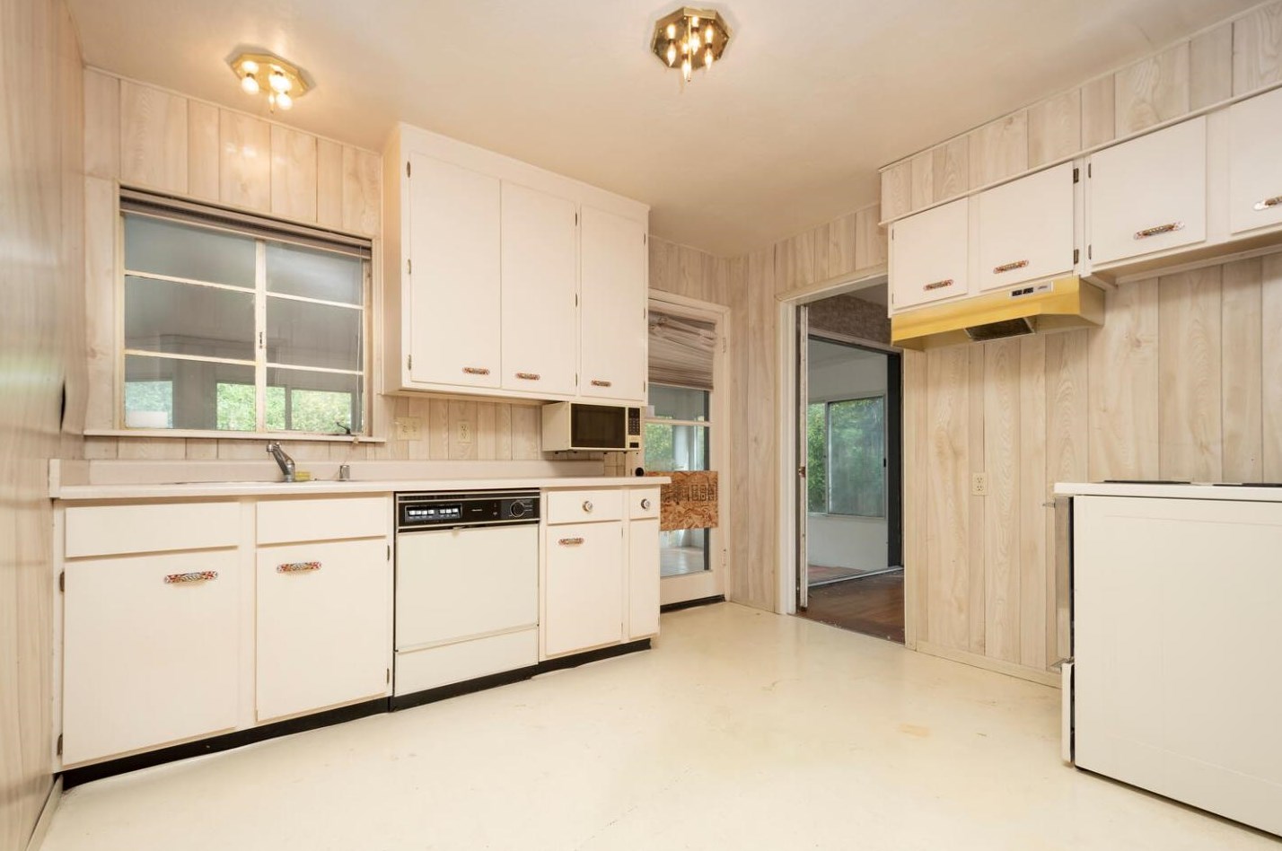 1774 Hampton Ave, Redwood City CA  94061-2609 exterior