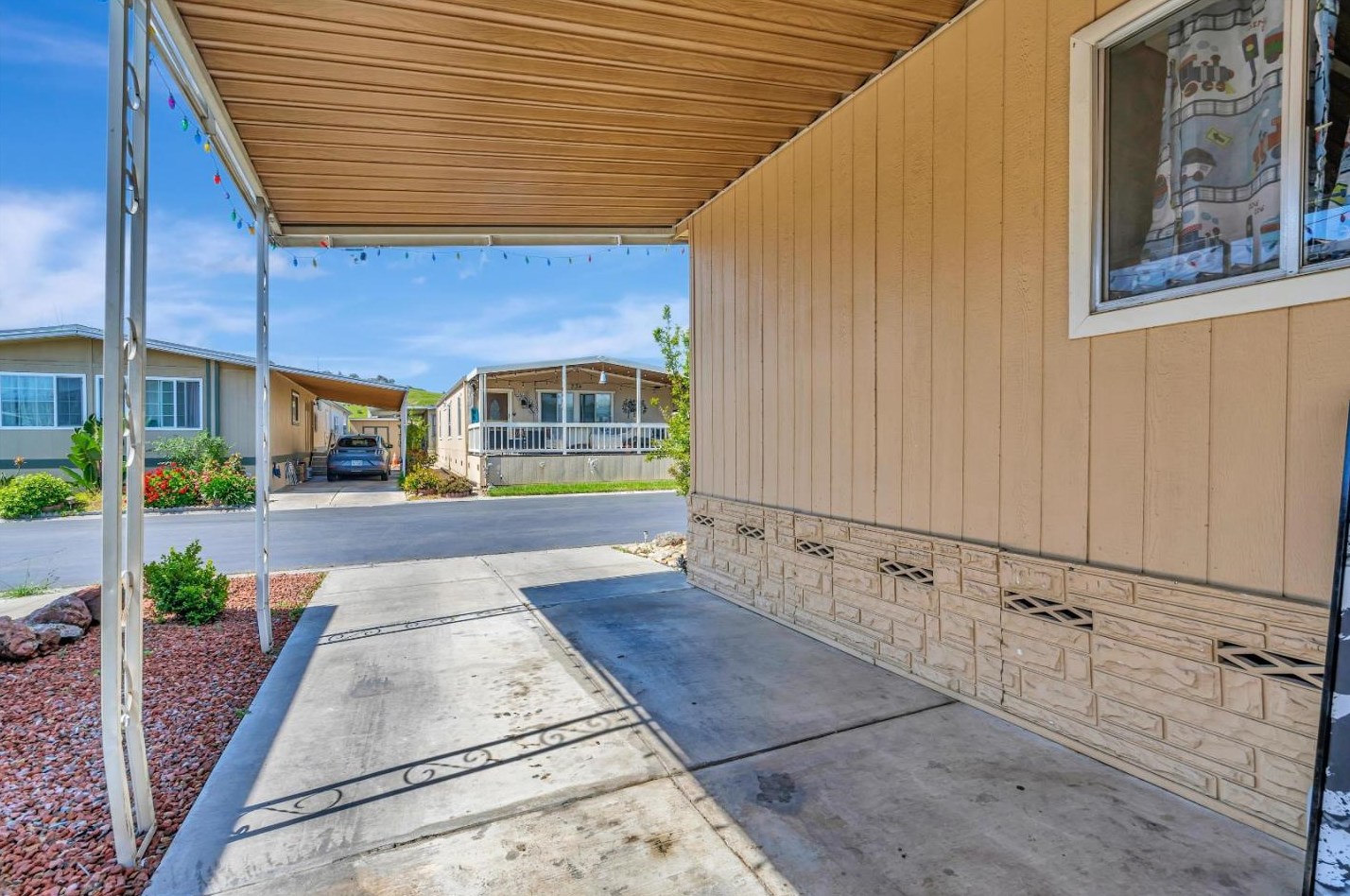 218 Chateau La Salle Dr, San Jose CA  95111-3016 exterior