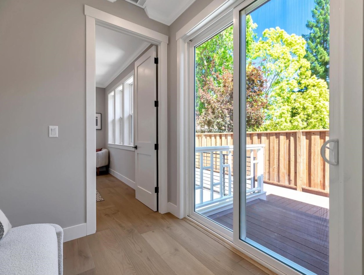 1125 Byron St, Palo Alto CA  94301-3211 exterior