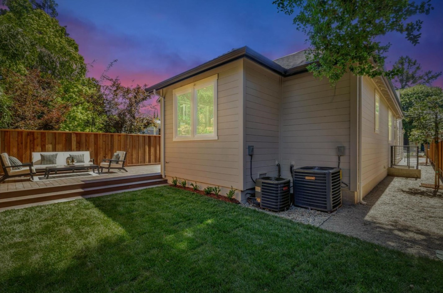 1125 Byron St, Palo Alto CA  94301-3211 exterior