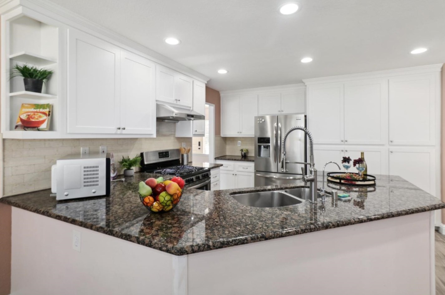 9638 Soaring Oaks Dr, Elk Grove CA  95758-1090 exterior