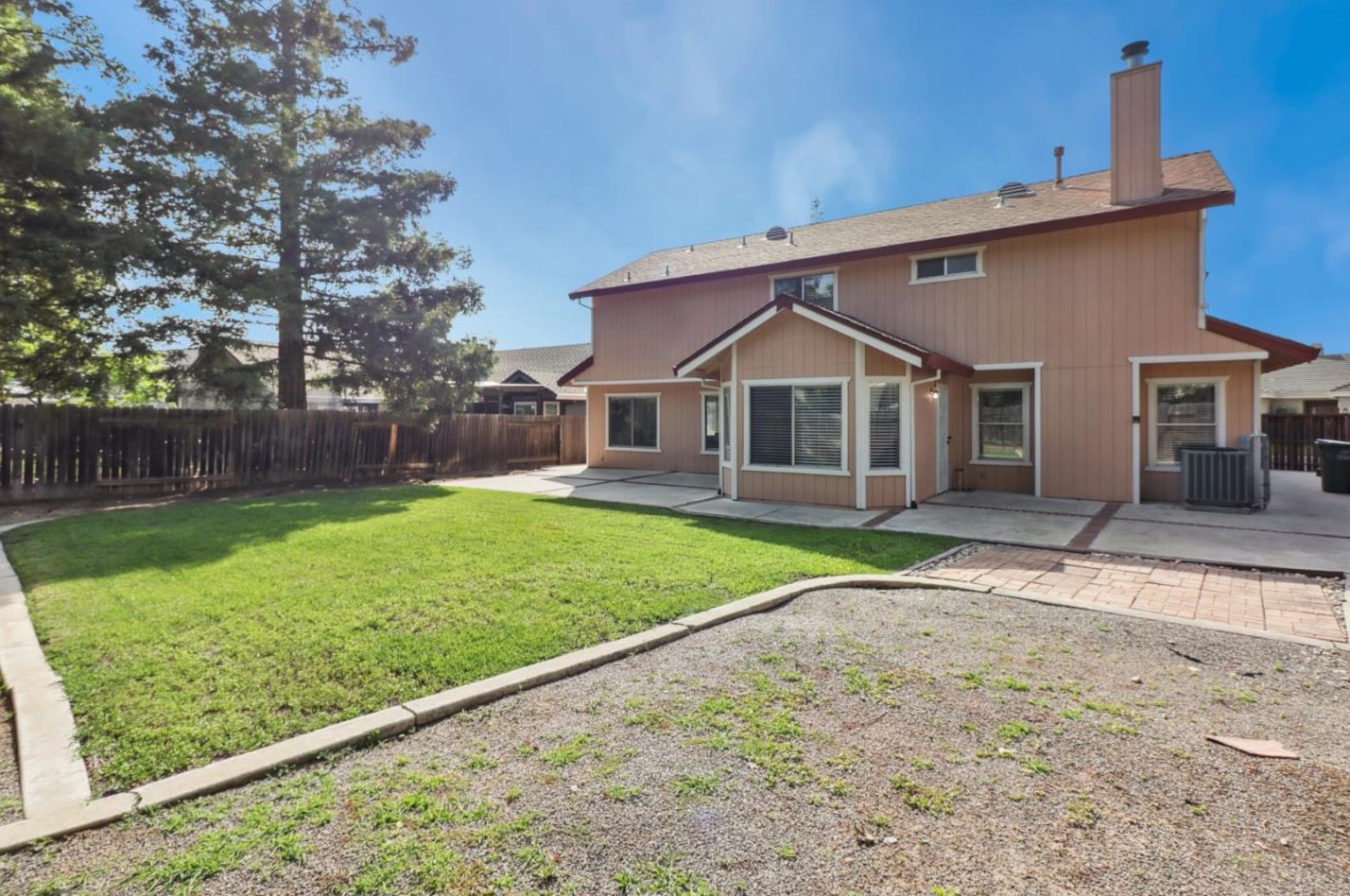 9638 Soaring Oaks Dr, Elk Grove CA  95758-1090 exterior