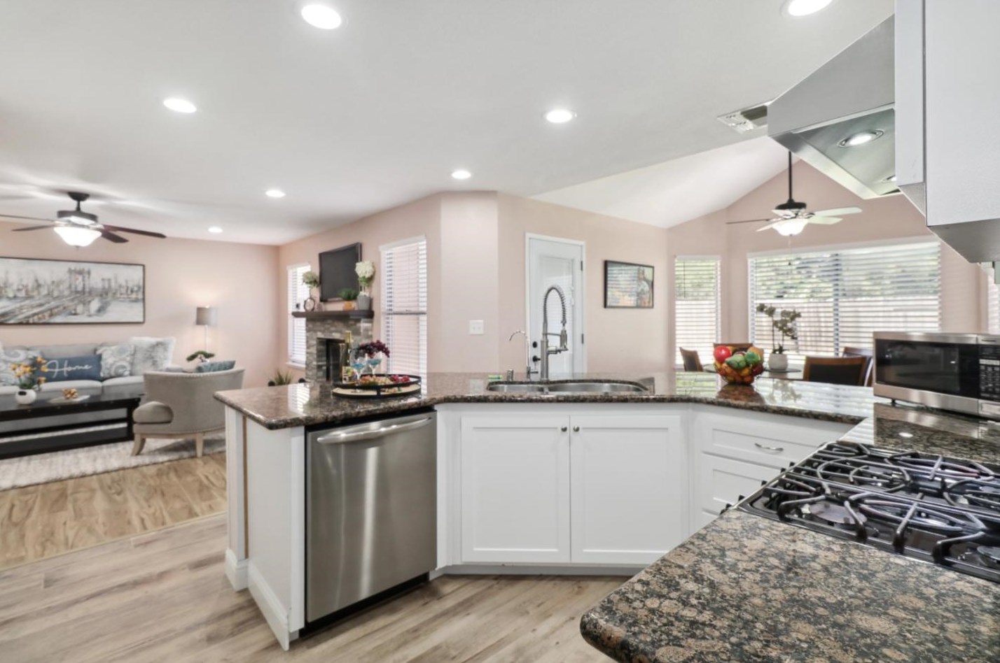 9638 Soaring Oaks Dr, Elk Grove CA  95758-1090 exterior