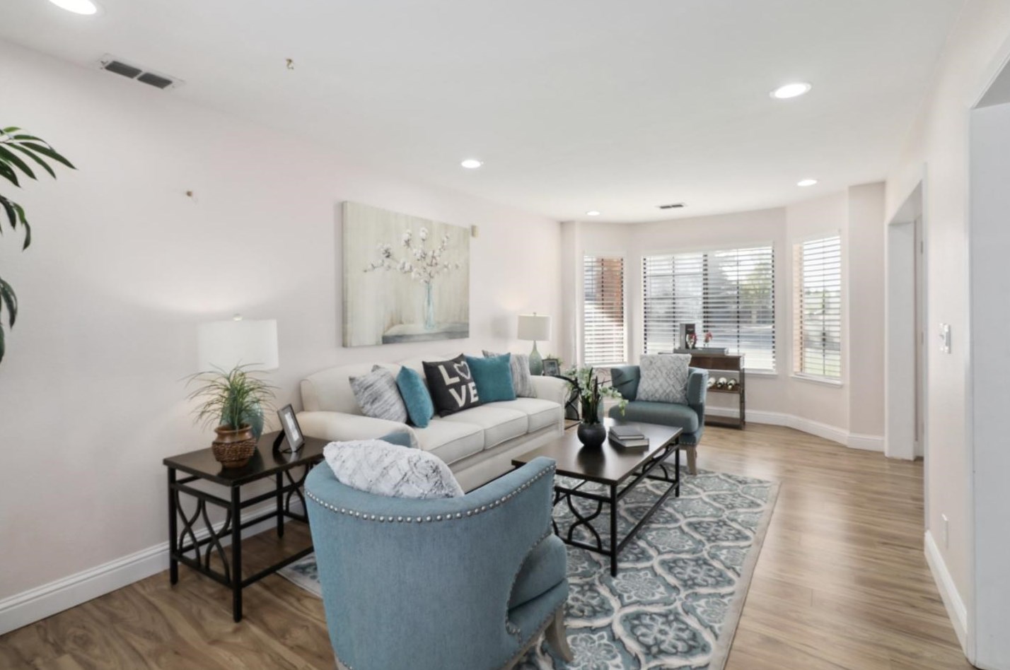 9638 Soaring Oaks Dr, Elk Grove CA  95758-1090 exterior