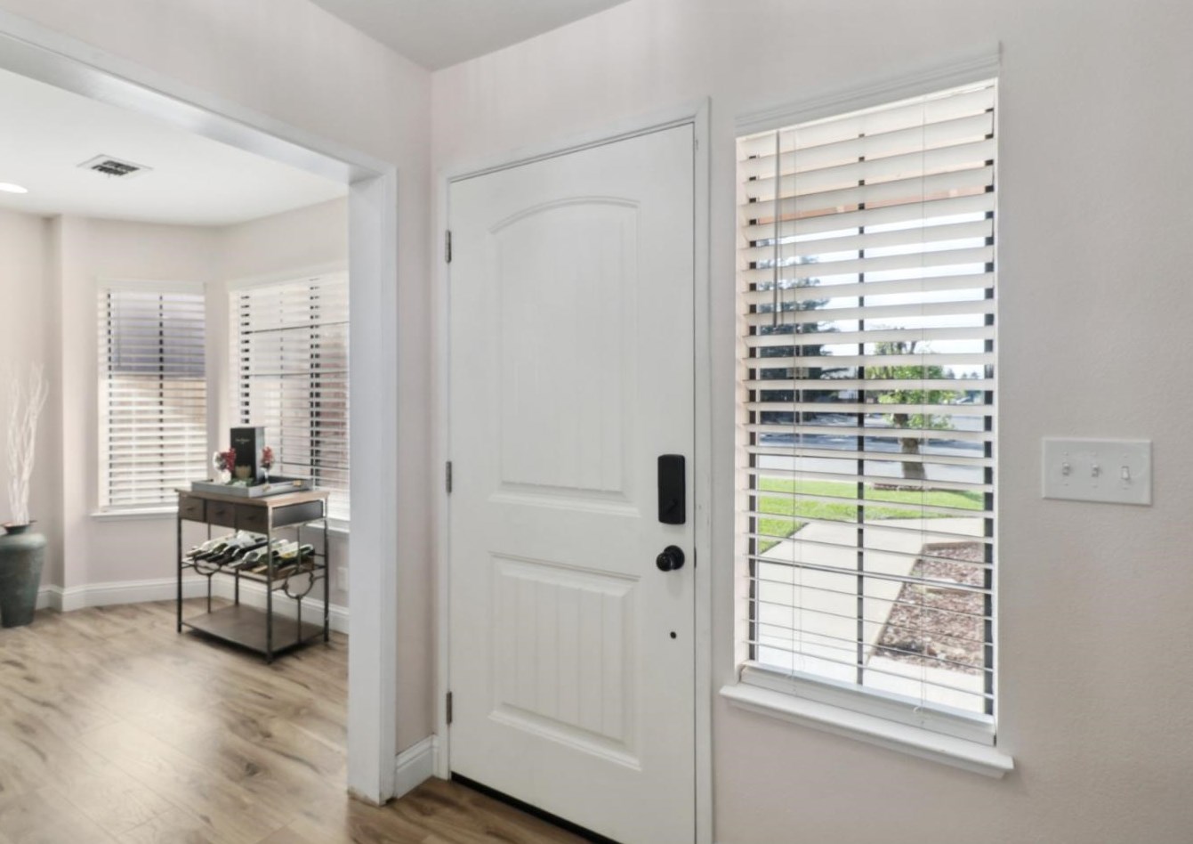 9638 Soaring Oaks Dr, Elk Grove CA  95758-1090 exterior