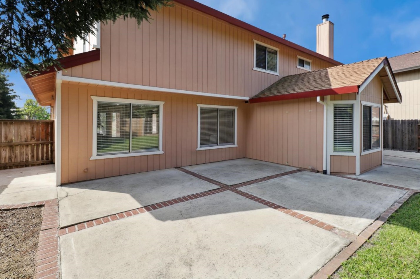 9638 Soaring Oaks Dr, Elk Grove CA  95758-1090 exterior