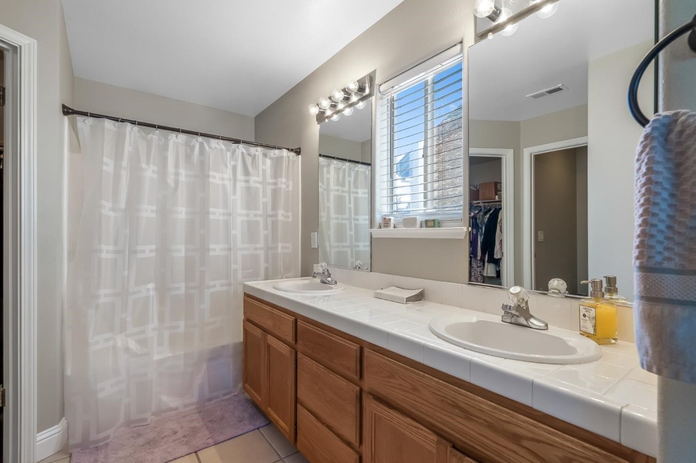 246 Holland Cir, Hollister CA  exterior