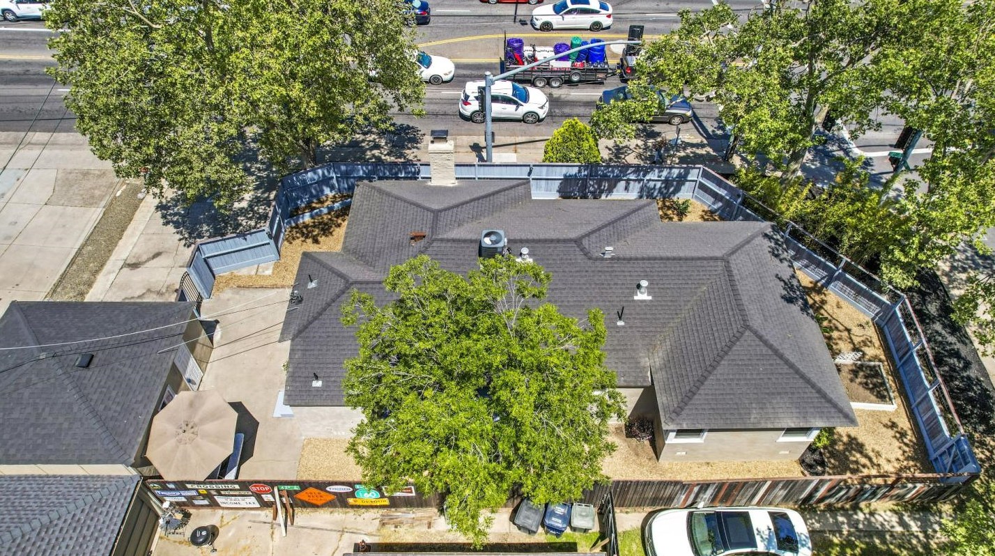 2916 12th Ave, Sacramento CA  95817-3514 exterior