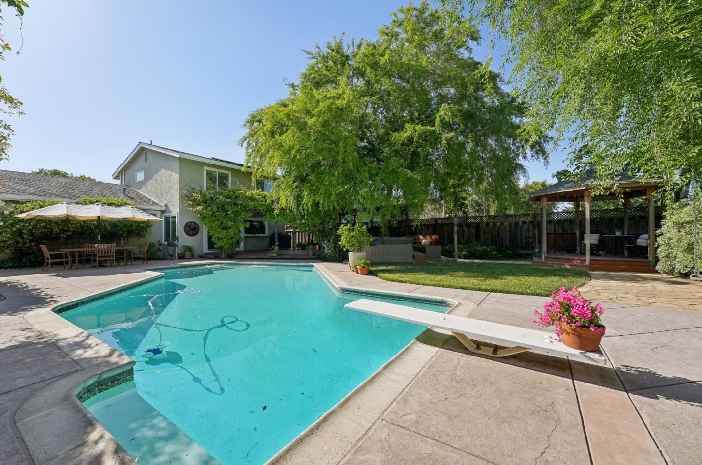6514 Hercus Ct, San Jose CA  95119-1916 exterior