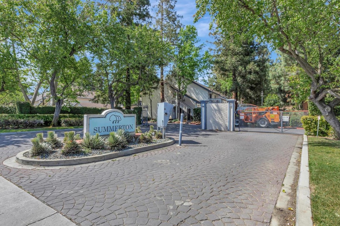 1072 Summerplace Dr, San Jose CA  95122-3366 exterior
