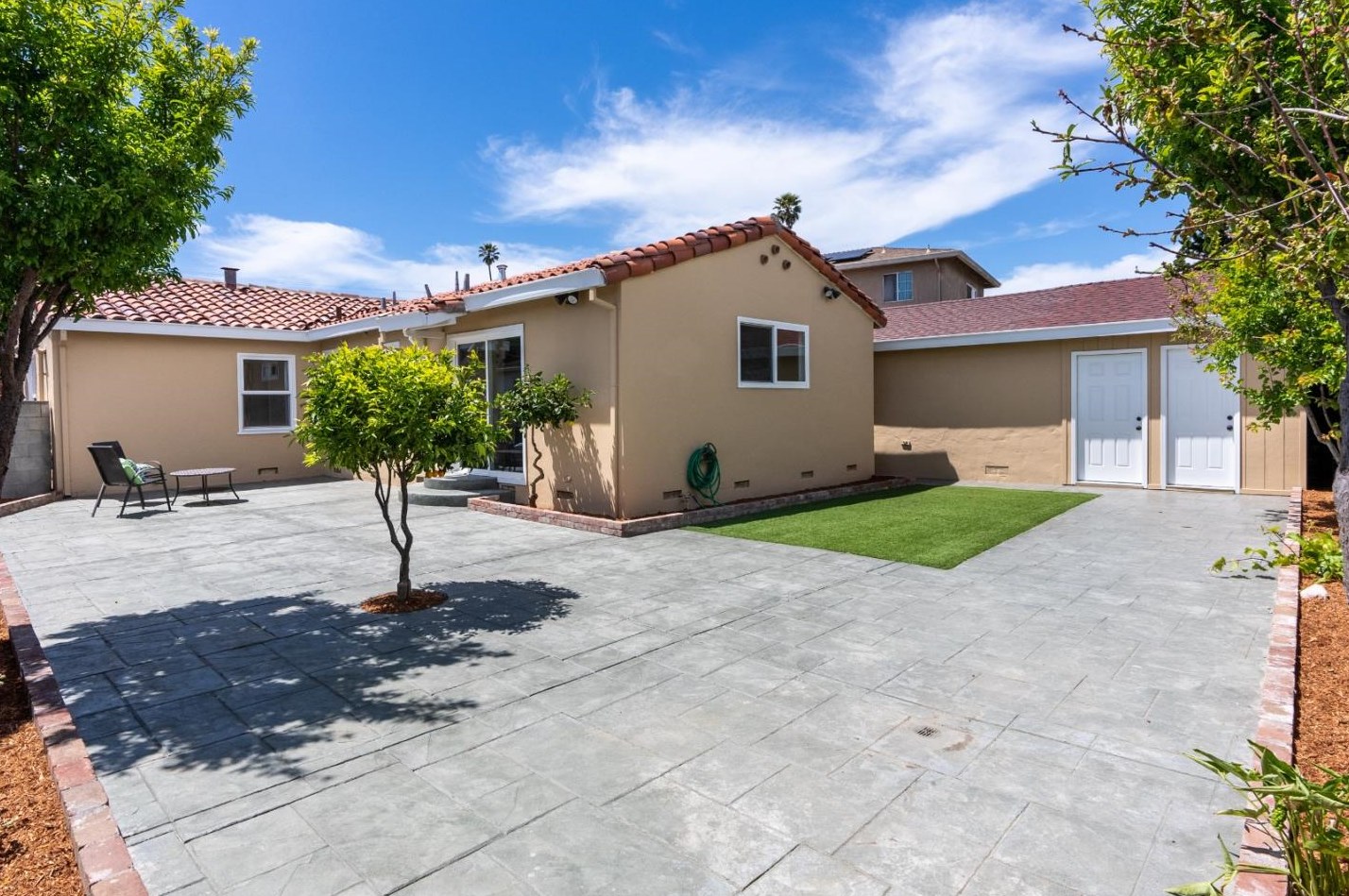 29 Nacional St, Salinas CA  93901-1322 exterior