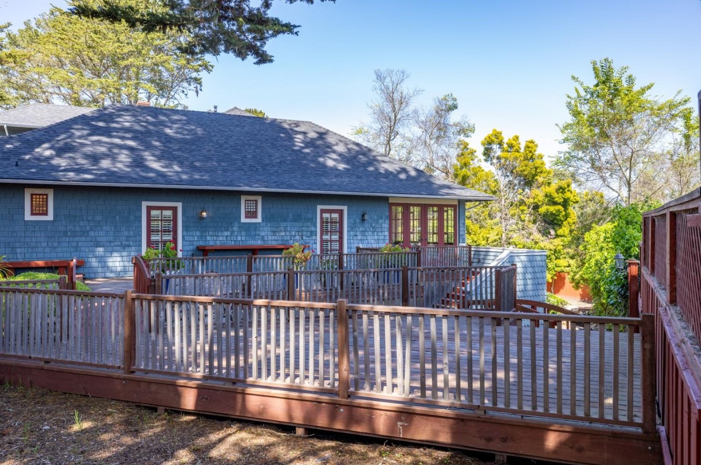 817 Martin St, Monterey CA  93940-4435 exterior