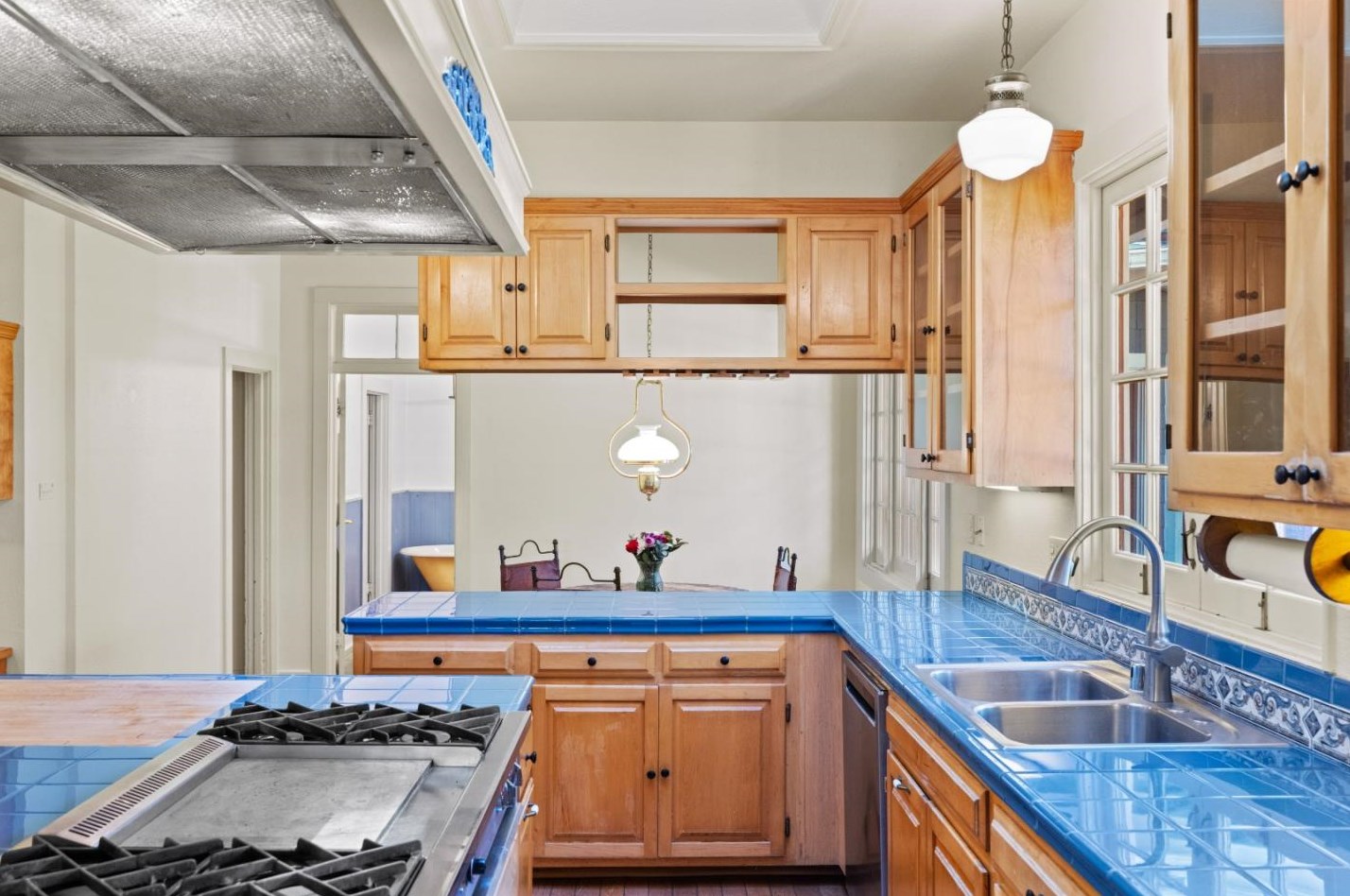 817 Martin St, Monterey CA  93940-4435 exterior