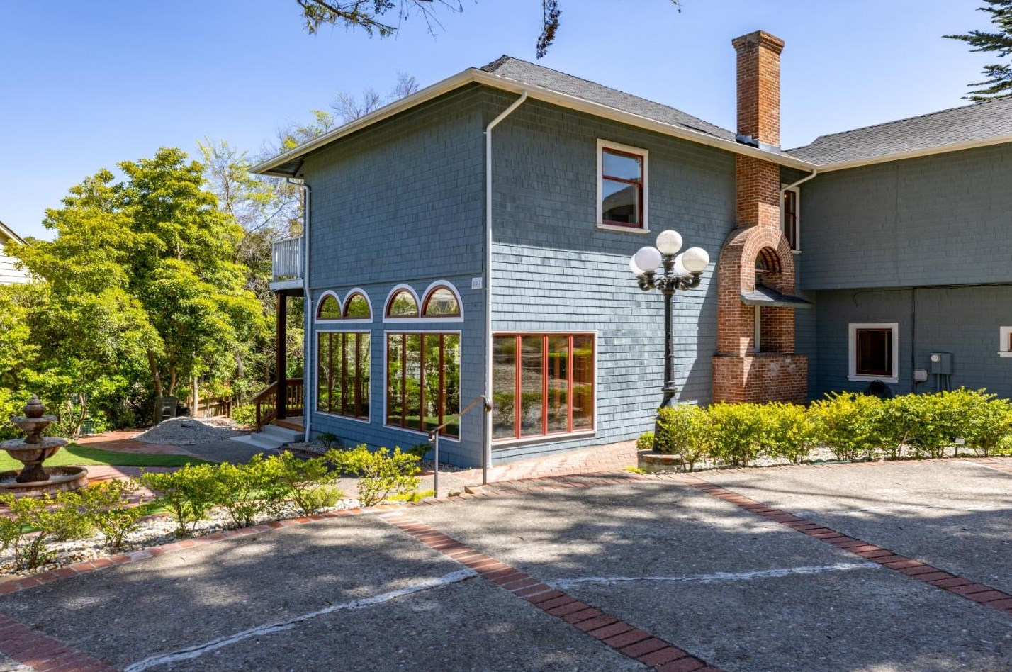 817 Martin St, Monterey CA  93940-4435 exterior